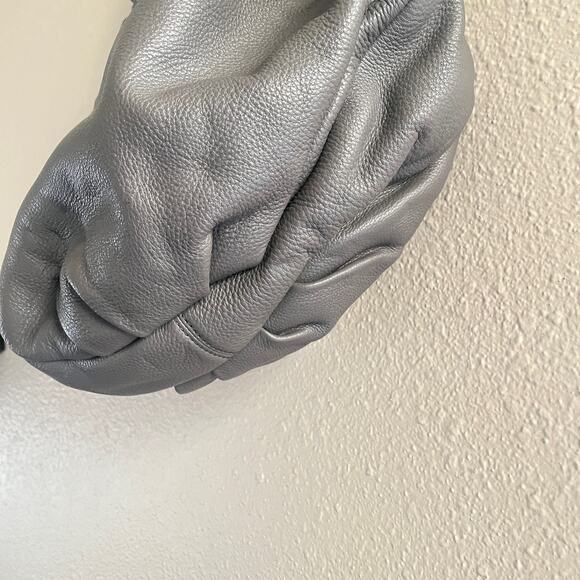 Marc by Marc Jacobs Q Hillier Pebbled Hobo Shoulder bag in gray - Picture 13 of 13